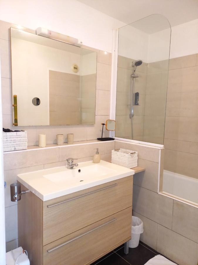Bel Appartement avec terrasse proche des plages Saint-Gilles Les Bains Extérieur photo